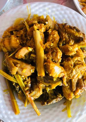 Hình của món Gà kho sả.