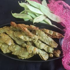 Broad beans shaped mathri A picture of Broad beans shaped mathri.