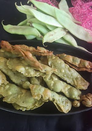 A picture of Broad beans shaped mathri.