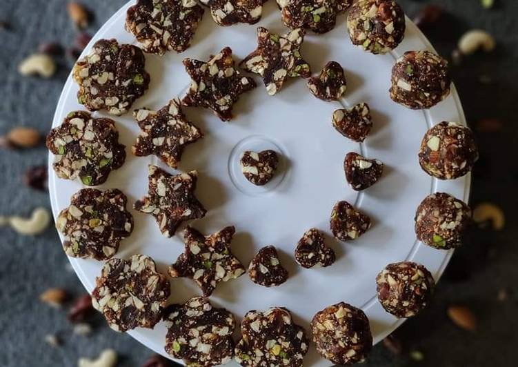 dates and nuts roll or barfi recipe main photo