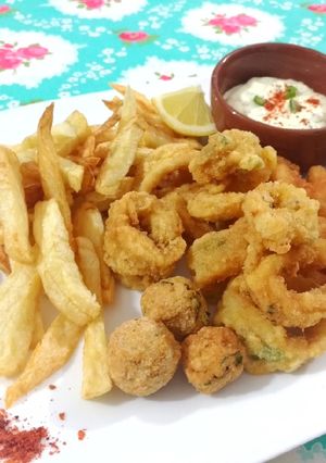 Una foto de Frutos de mar: Rabas, langostinos y camarones fritos