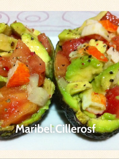Una foto de Barquitas de aguacates rellenas