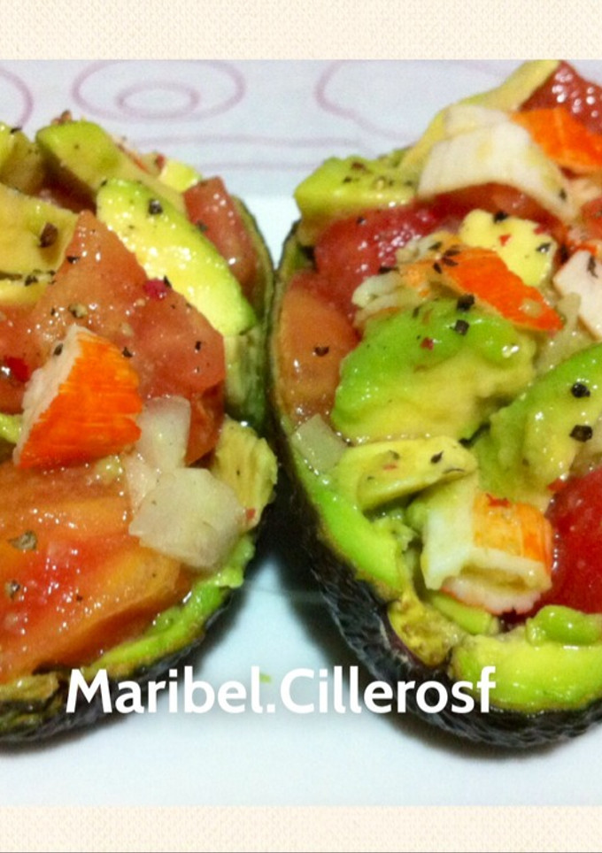 Una foto de Barquitas de aguacates rellenas