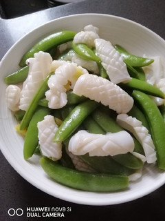 A picture of Sugar Snap Peas w/ Squid.
