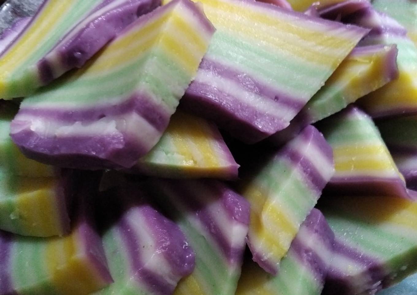 Kue lapis tepung beras wangi