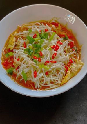 A picture of Tomato Egg Noodle Soup.