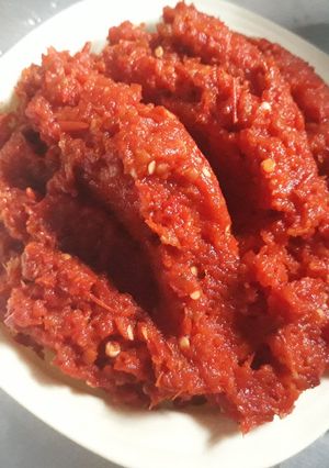 A picture of Tomato and tatasi paste.