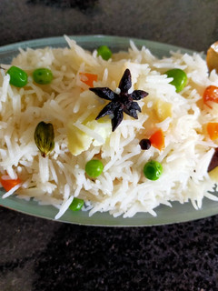 A picture of Vegetable Navratna Pulao.