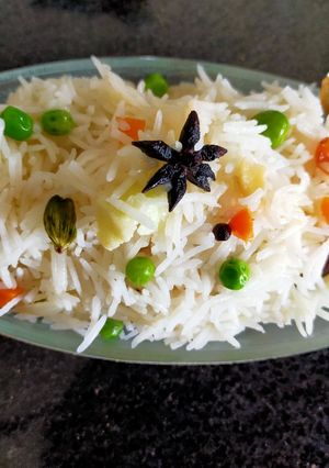 A picture of Vegetable Navratna Pulao.