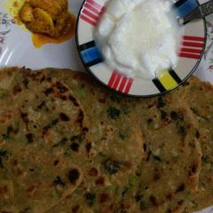 A picture of Mooli (Radish) Parathas.