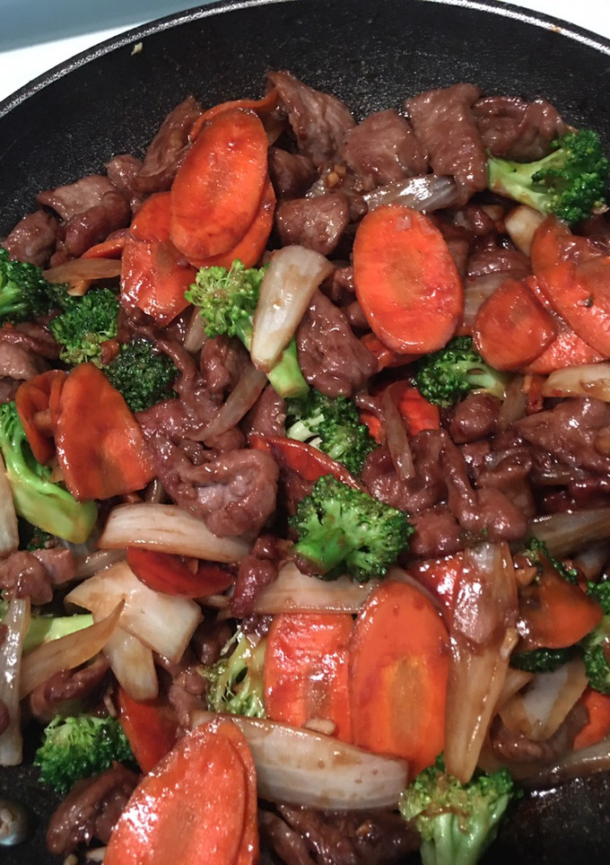 A picture of Beef and Broccoli.