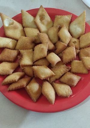 શક્કરપારા (Shakkar Para Recipe In Gujarati) રેસીપી મુખ્ય ફોટો