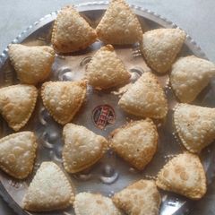 A picture of Khoya gujiya.