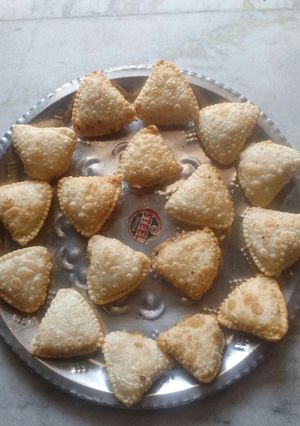 A picture of Khoya gujiya.