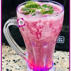 A picture of Red grapes juice.