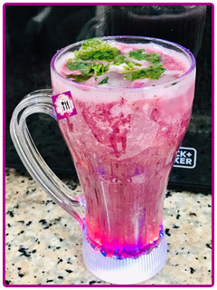 A picture of Red grapes juice.