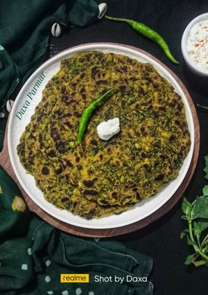 A picture of Methi Bathua Paratha.