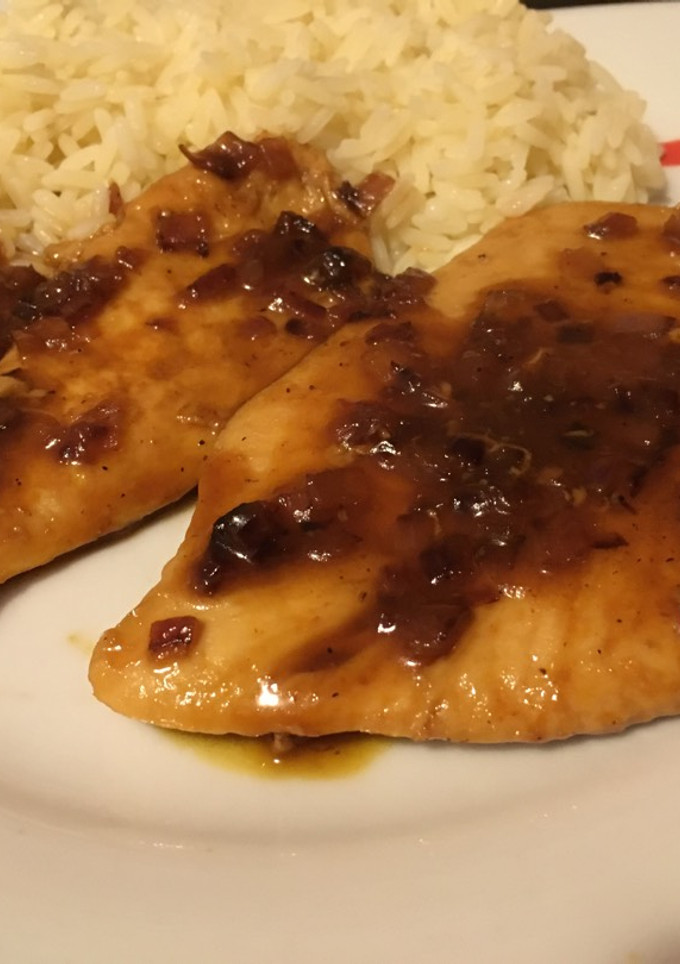 Una foto de Pollo al ron con miel y naranja