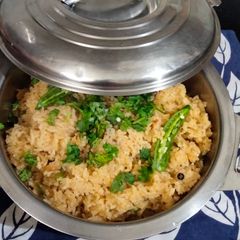 A picture of Golden pulao.