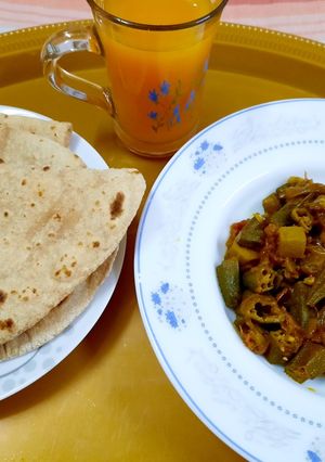 A picture of Masala Bhindi and chapati.