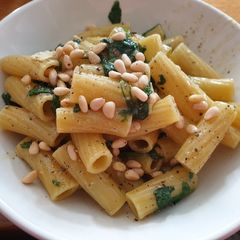 A picture of Weeknight One Pot Goats Cheese Pasta.