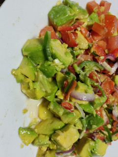 Una foto de Ensalada de aguacate o guacamole