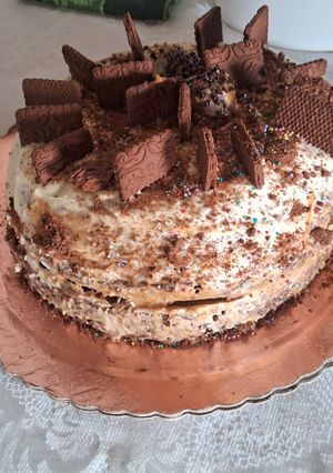 Una foto de Torta de chocolate rellena de doble cremas