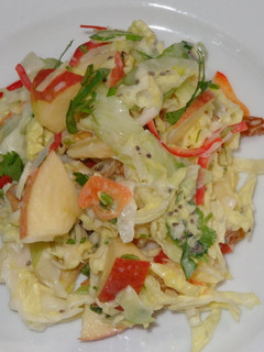 Una foto de Ensalada de repollo con manzana y nueces