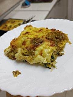 Una foto de Lasaña de espinacas, atún y pesto de pistachos