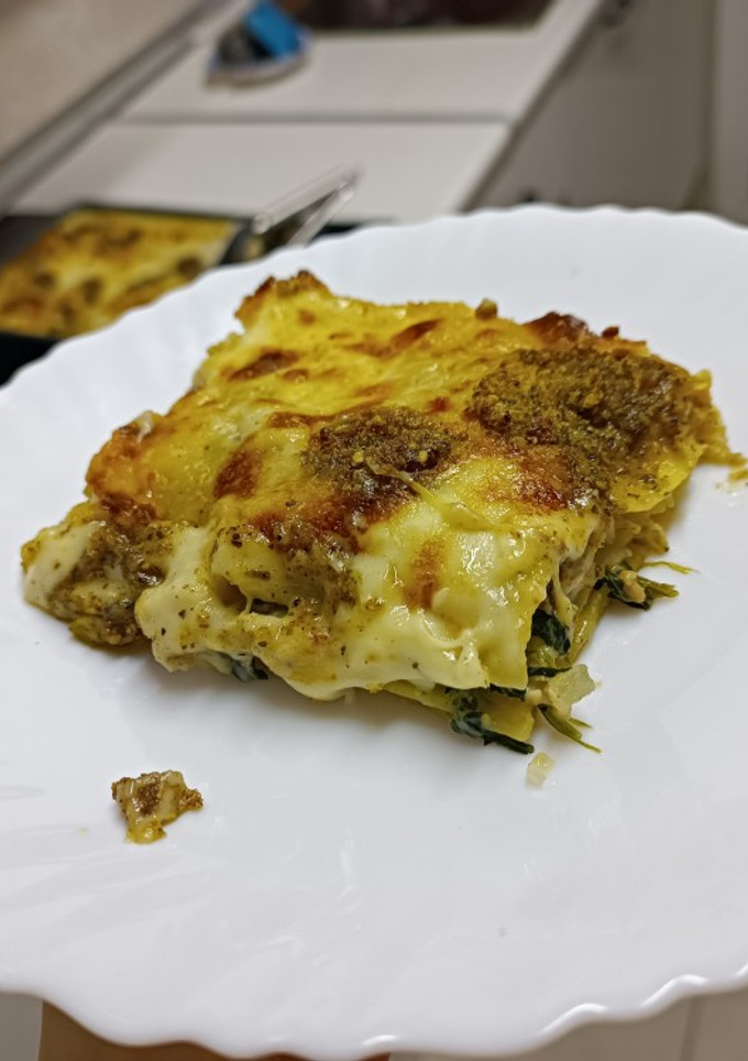 Una foto de Lasaña de espinacas, atún y pesto de pistachos