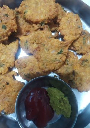 ભાત ના ભજીયા(bhaat na bhajiya recipe in Chocolate recipe in Gujarati) રેસીપી મુખ્ય ફોટો