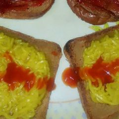 A picture of Yummy Maggi sandwich.