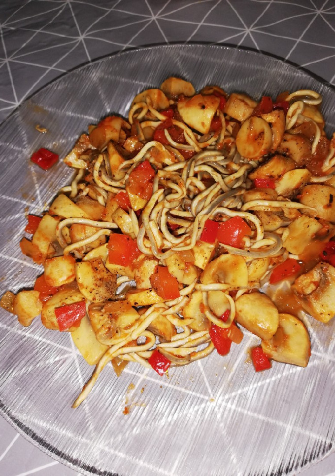 Una foto de Gulas con champiñones