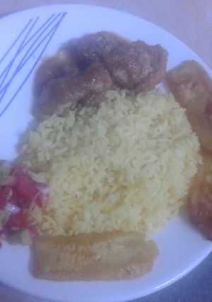 Una foto de Seco de pollo con naranjilla y cerveza