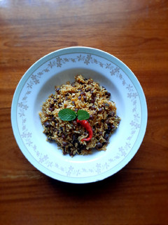 A picture of Mbaazi (Whole Chola/ Cowpeas).
