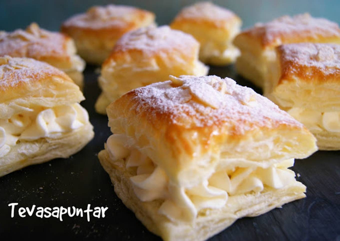 Hojaldre relleno de nata - manolitos de nata