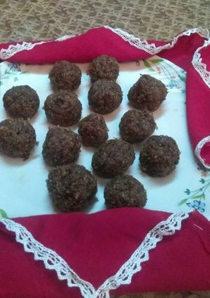 A picture of Gulkand ke ladoo.