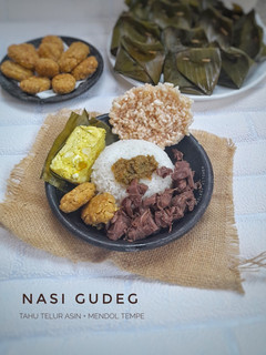 Foto resep Nasi Gudeg (pepes tahu telur asin + mendol tempe)