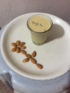 Home made பாதாம்பால்(badam milk recipe in tamil) செய்முறை முக்கிய புகைப்படம்