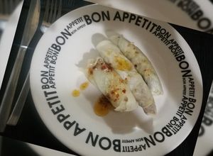 Una foto de Niños envueltos en hoja de repollo