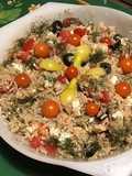 Salade de riz thon blanc, oignon de roscoff, feta, olives, tomates