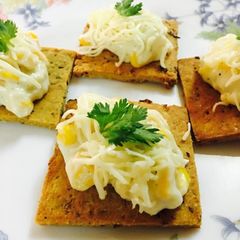 A picture of Moong dal corn crackers.
