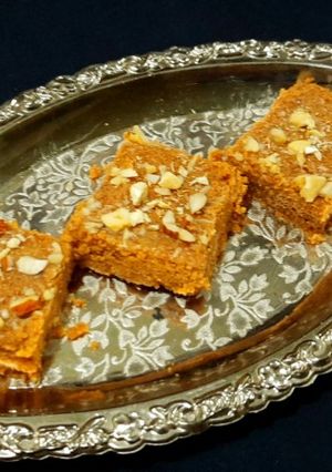 અમૃત પાક (Amrut Paak Recipe In Gujarati) રેસીપી મુખ્ય ફોટો