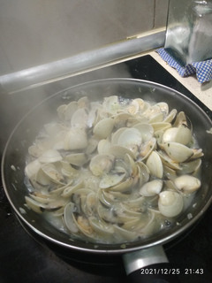 Una foto de Almejas a la marinera