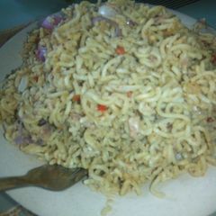 A picture of Fried noodles with sardine.