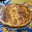 Tourte au porc, petits pois, crème et feta