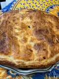 Tourte au porc, petits pois, crème et feta