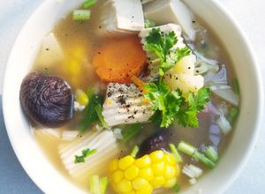 Hình của món Canh đậu hủ non nấu rau củ.