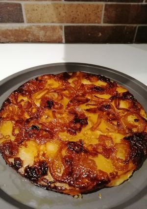Une photo de Tatin de pommes de terre aux oignons confits