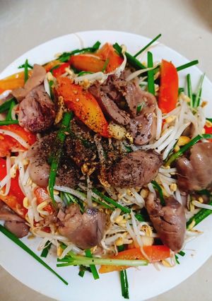 Hình của món Tim gà xào giá hẹ.